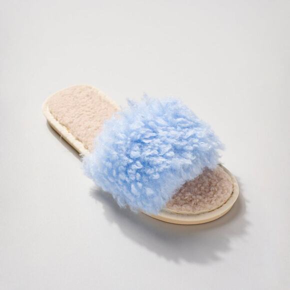 NWT Avenue Zoe Women's Slip-on Cozy Solid Fuzzy Slippers - Picture 2 of 6